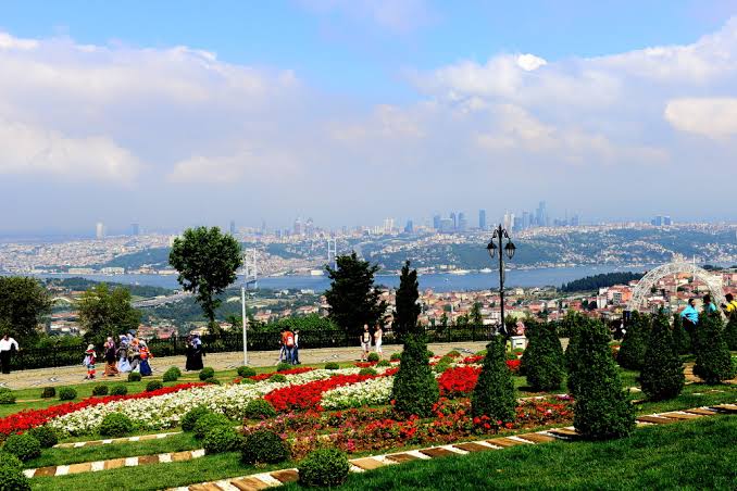 İstanbul'da iki haftalık bir tatile gideceğim, mutlaka görmem gereken yerler neresidir?