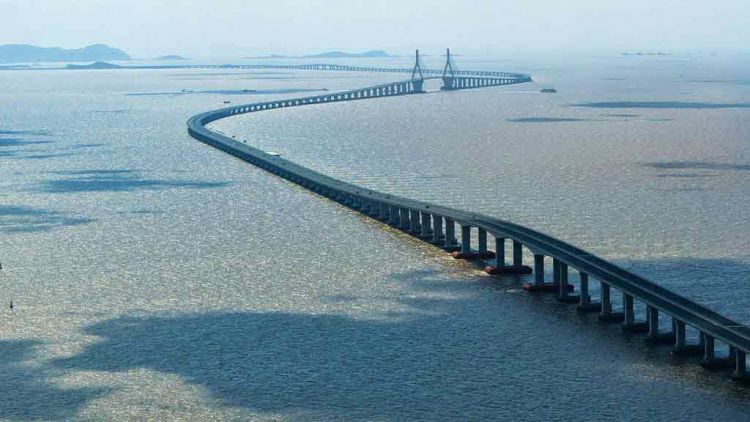 Dünya'nın en uzun köprüsü kaç km uzunluğundadır?