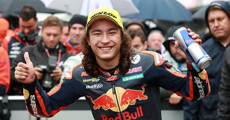 Moto3 dünya motor şampiyonasında yarışıp kazanan,en genç oyuncu ünvanı kimdedir?