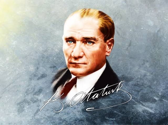 Mavinin en güzel tonu Atatürk'ün gözleri değil mi yaa??
