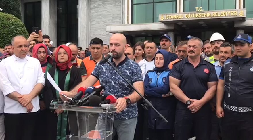 İstanbul Büyükşehir Belediyesi personeli, Ekrem İmamoğlu'yu protesto mitingi yaptı.
