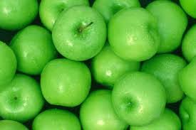 Arkadaşlar aranızda  yeşil elmayı tuzlayarak yiyen varmı?