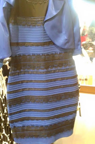 Haydi bu elbise hangi renk tartışalım. Ben Altın sarısı - beyaz görüyorum ya siz?