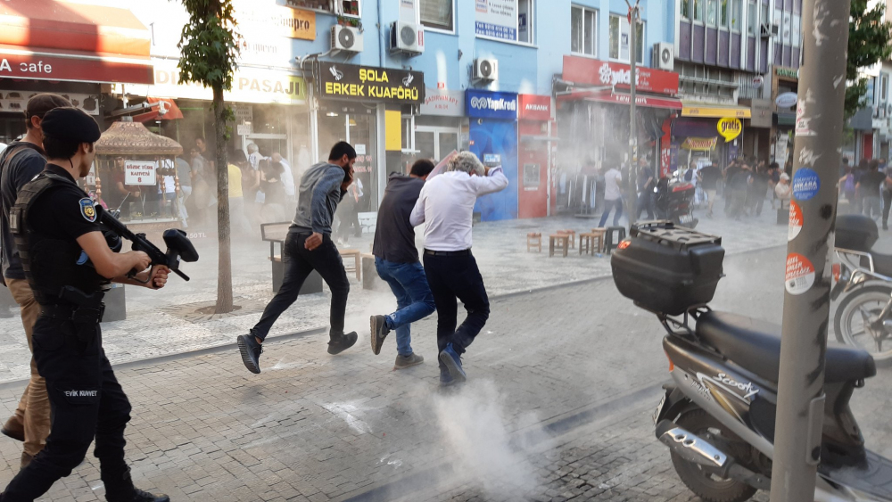 Kadıköy'de suruç anmasına polis müdehalesi HDP'li millet vekili yaralandı