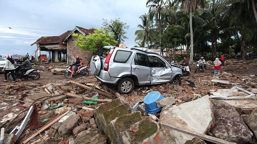 Endonezya'daki tsunamide ölü sayısı 400 olmuş,detaylar...