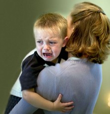 Okula giderken ağlayan çocuğa ne yapmalı?