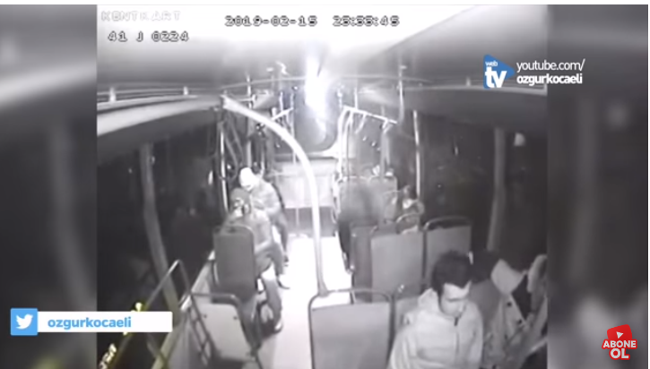 Belediye otobüsünde tacize kalkışan  kişi linç edildi (videolu haber)