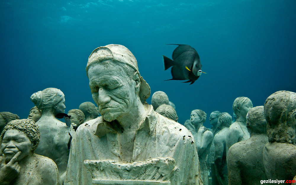 Sizce bu resimdeki heykeller hangi su altı müzesinde sergileniyor?