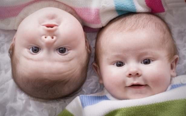 İkiz bebeklerin kendi aralarında ayrı bir dil konuşabildiklerini biliyor muydunuz?