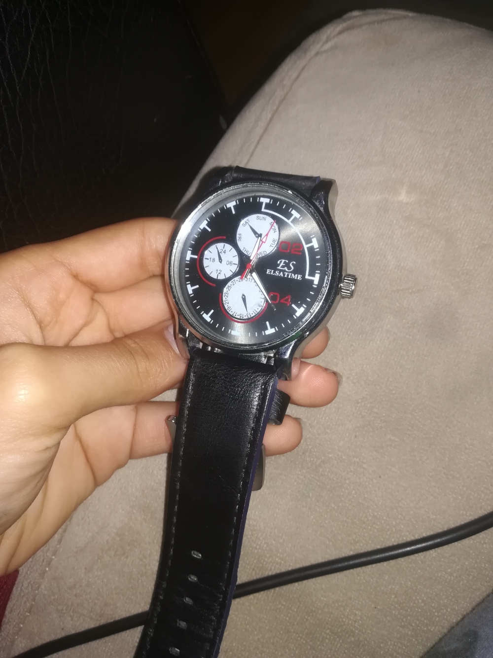Arkadaşlar bu saatin fiyatı ne kadar bilen var mı? Acil!! (fotoğraf açıklamada)