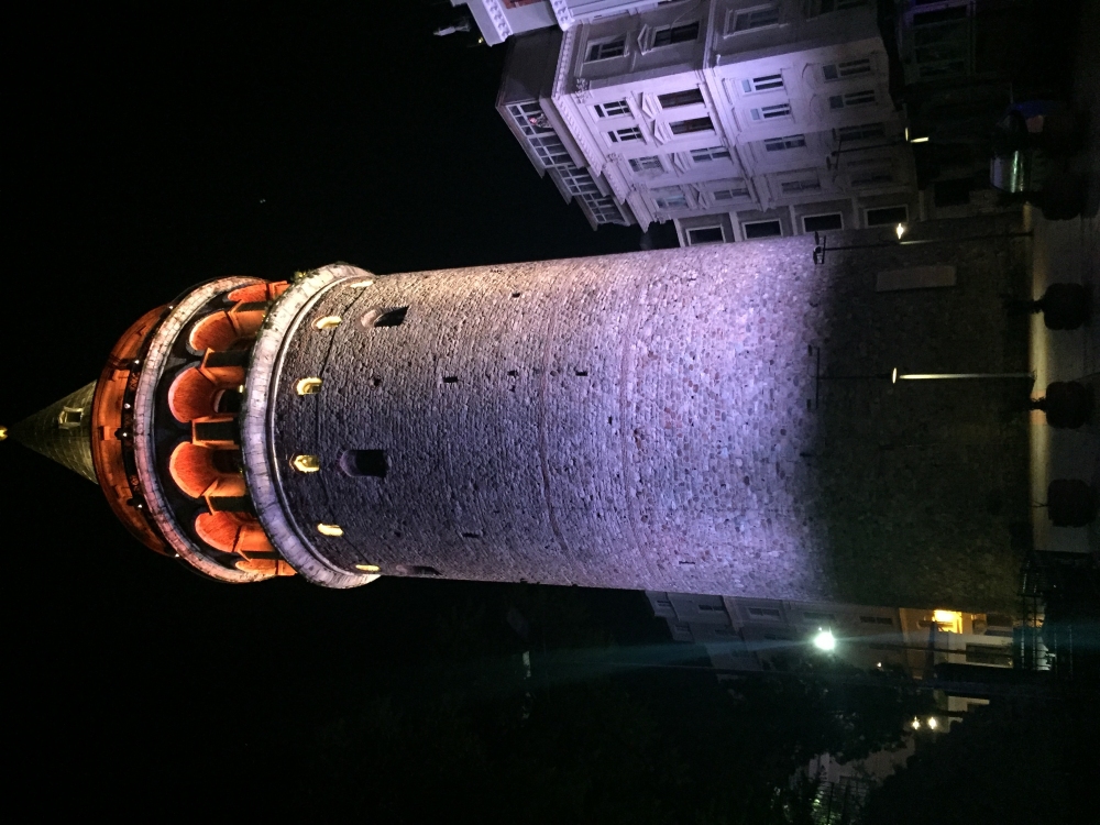 İstanbul’un tarihi simgelerinden biri olan Galata Kulesi’nin yapılma amacı nedir?