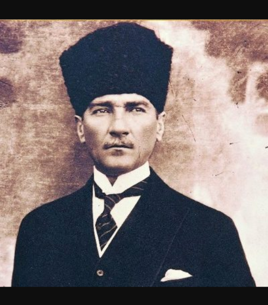 Türkü türk yapan Atatatürkdur desem kaç kişi hak verere kaç kişi beğener?3
