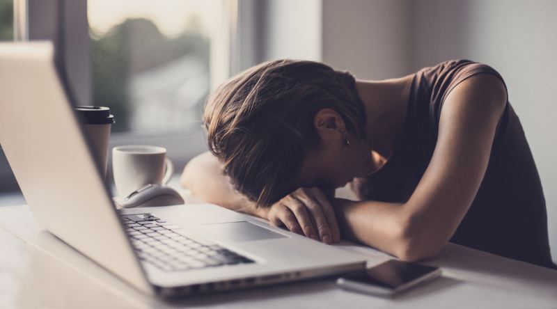 İş yerinde ansızın bastıran uykunun sebebi ne olabilir ?