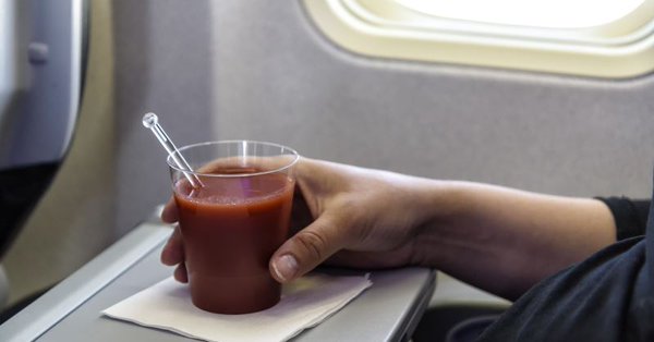 Uçakta içilen domates suyu neden daha lezzetlidir?