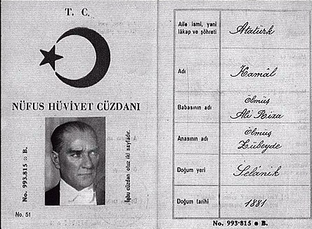 Mustafa Kemal Atatürk'ün Kemal olan adını Kamâl olarak değiştirdiğini biliyor musunuz?