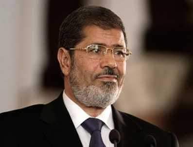 Kur'an bizim rehberimizdir diyen Mısır Cumhurbaşkanı Muhammed Mursi mahkeme salonunda sehit olmuş.
