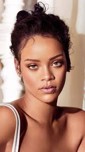 Robyn Rihanna Fenty kimdir?