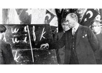 Bugün 24 kasım. Mustafa Kemal'e "ATATÜRK" soyadının verildiği gündür, kaç yılında verilmiştir?