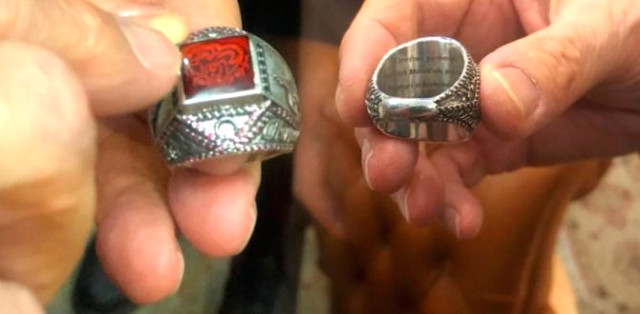 MHP genel başkanı Bahçeliye hediye edilen yüzüğü gördün mü?