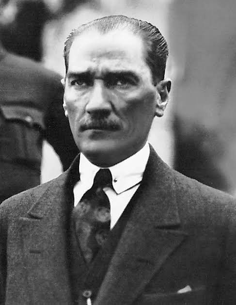 Atatürk yaşasaydı (keşke) ona sımsıkı sarıldığınız anda ağzınızdan çıkan ilk cümleler ne olurdu?