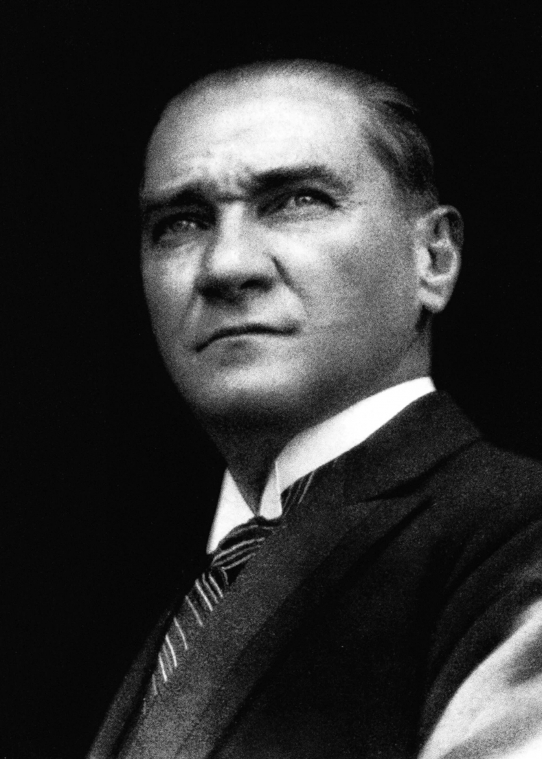 Mustafa Kemal Atatürk kimdir? Kısaca