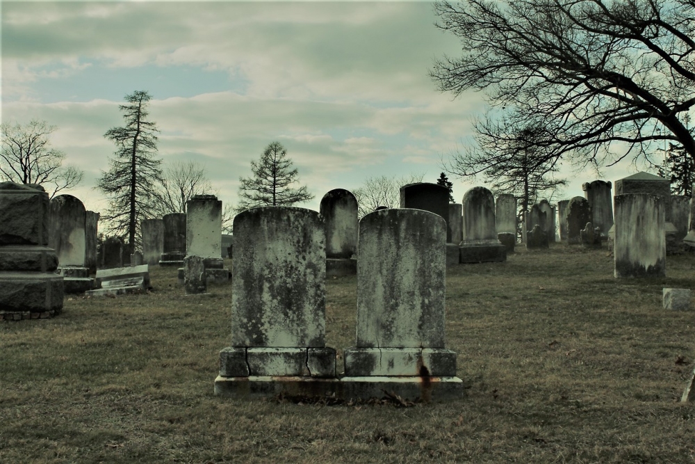 Bir gecenizi mezarlıkta geçirebilir misiniz ve mezarlık insanı neden ürkütür?