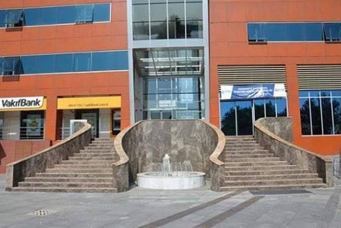 Şu fotoraftaki merdiven için 7 milyona yakin para ödenmiş siz ne düşunuyirsunuz?