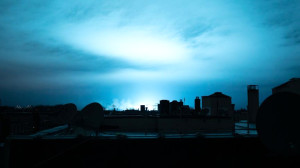 New York'da Gökyüzünde Beliren Mavi Işık, Görenlere Korku Dolu Anlar Yaşattı!?