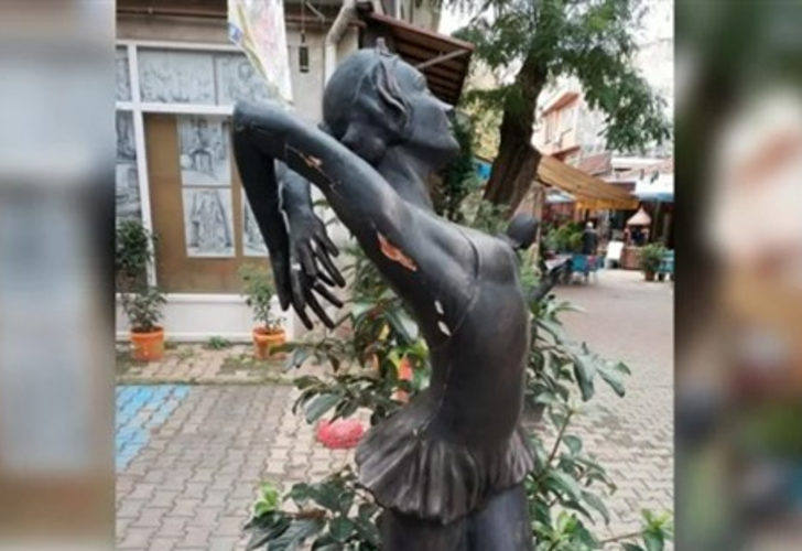 İstanbul'da bir kadın figürü bulunan heykele tecavüz edildi?