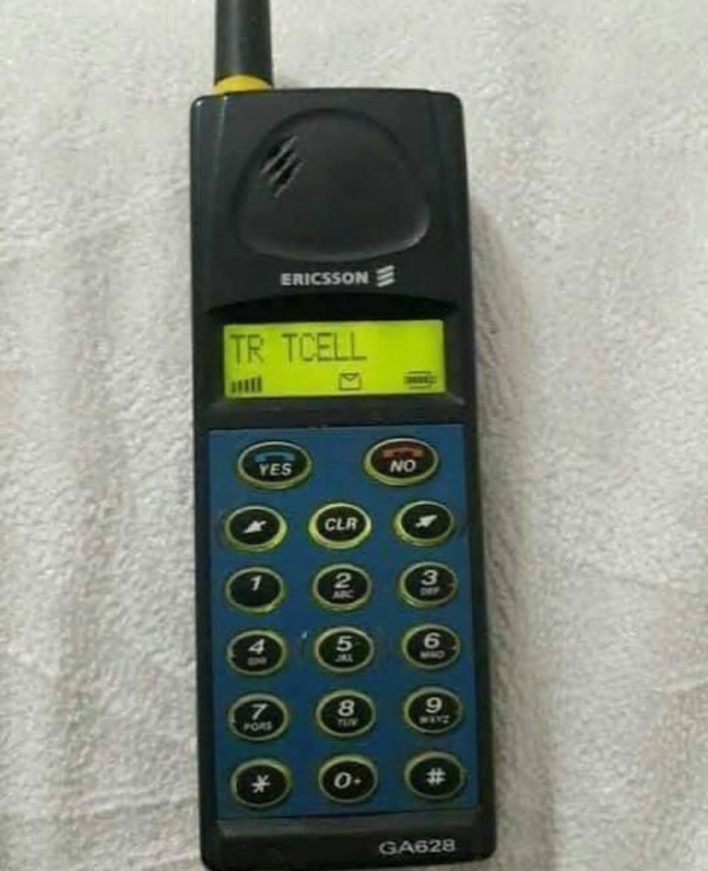İlk telefonunuz ne idi ?
